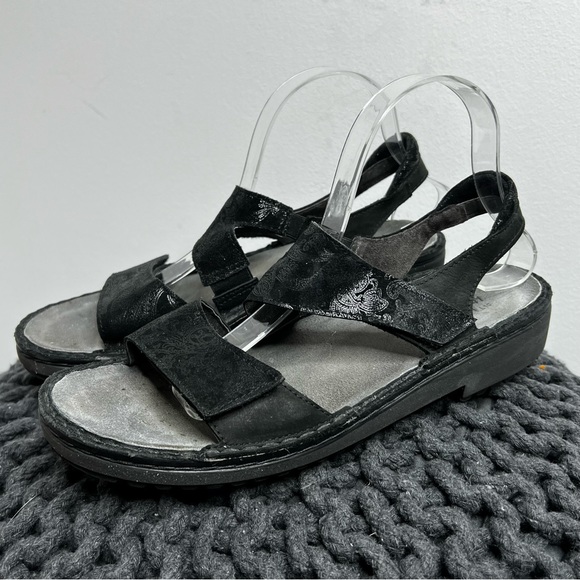 NAOT Enid Flat Sandal Black Lace Nubuck/Black Velvet Nubuck - Picture 2 of 13